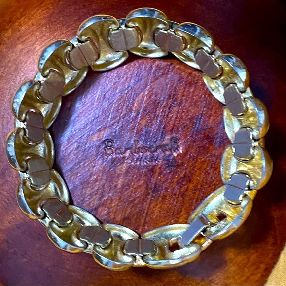 Vintage Gold Tone Link Bracelet. - Picture 3 of 8